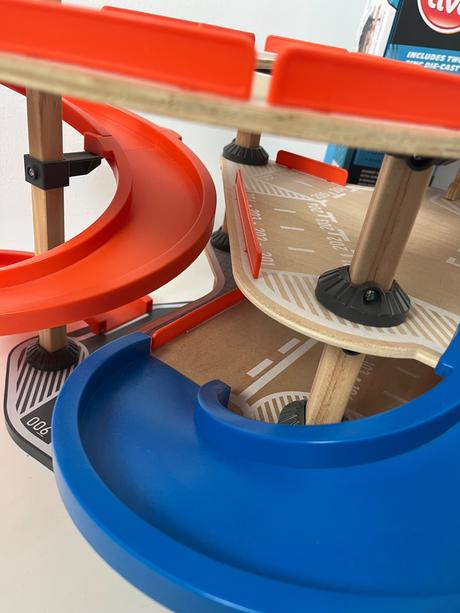 Drevená parkovacia garáž, 