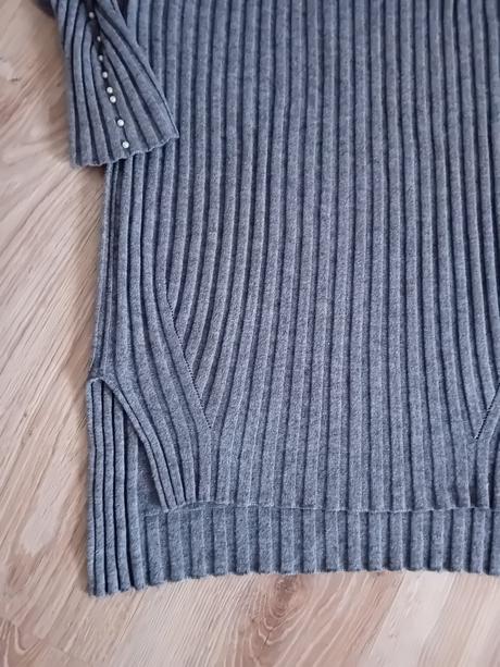 Svetríkove šaty, s