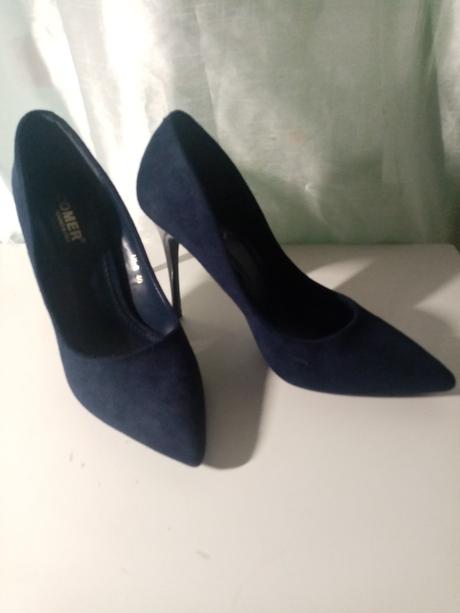 Krásne modré lodičky, 40