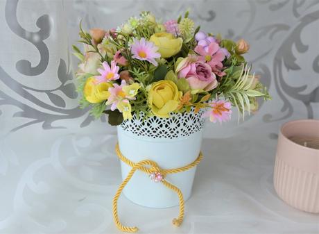 Jemnučký farebný jarný aranžmán, 
