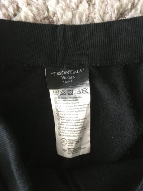 Tepláky tessentials veľ.s, s