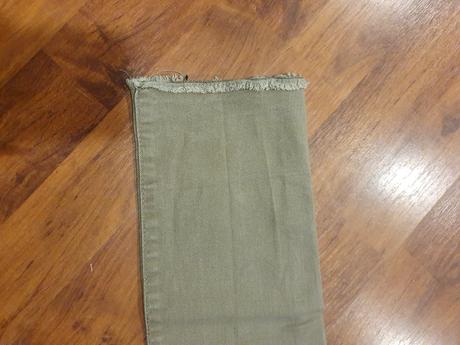 Elastické rifle deravé top stav. v.s, h&m,170