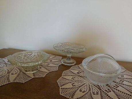 Lisované sklo,cukorníčka, miska na oriešky,, 