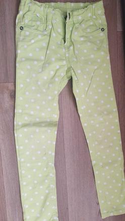 Bodkovane žltozelené nohavice, 122