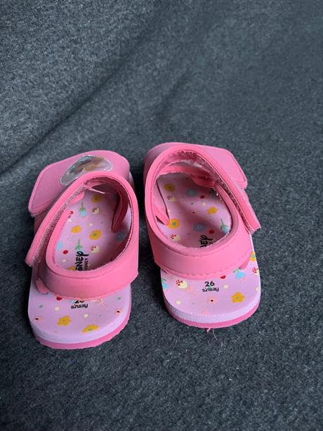 Sandálky, sinsay,26