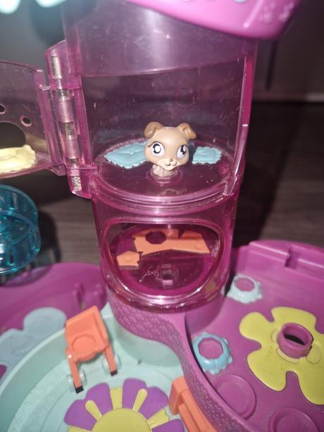 Littlest pet shop teeniest tinest deluxe playset, 