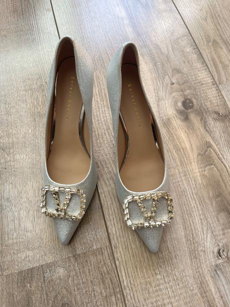 Nové strieborné lodicky, 37