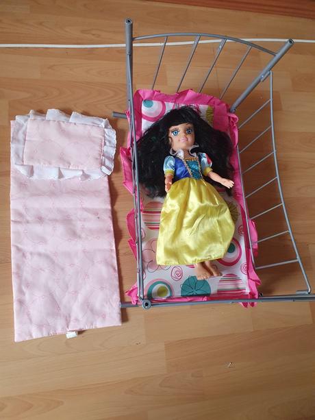 Predám postieľku-kolísku pre bábiky+bábika,