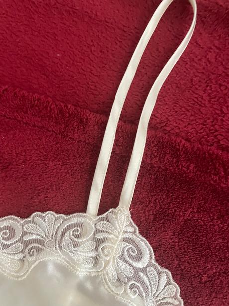 Satenova suprava s cipkou, 38