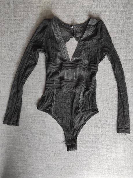 Sieťované body s holým chrbátom, s