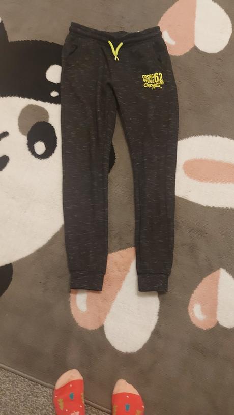 Predám chlapčenské tepláky veľ.146-152, chapter young,146