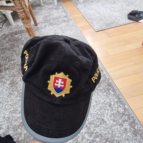 Policajna siltovka na cca 54cm obvod hlavy, 140