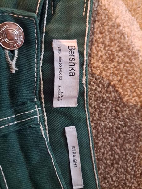 Zelené rifle s vačkami, bershka,32