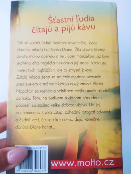 Šťastní ľudia čítajú a pijú kávu, 