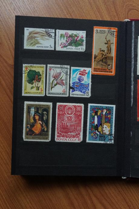 Zakladač plný známok, 