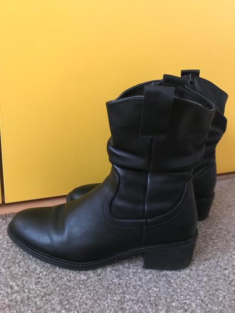 Kotnikove čižmy, clara barson,35