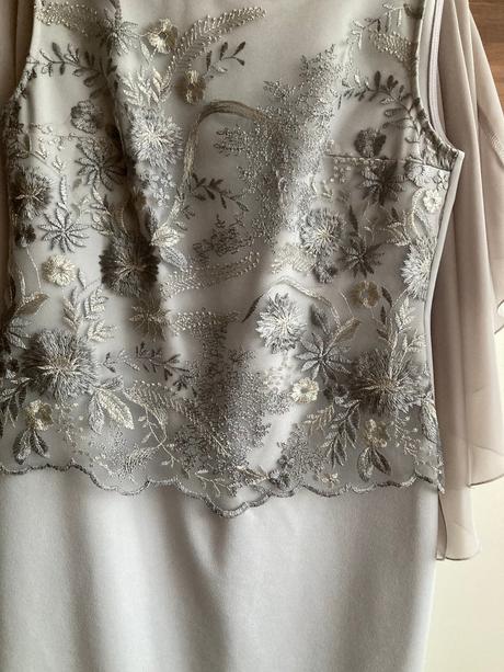 Spoločenské šaty, l