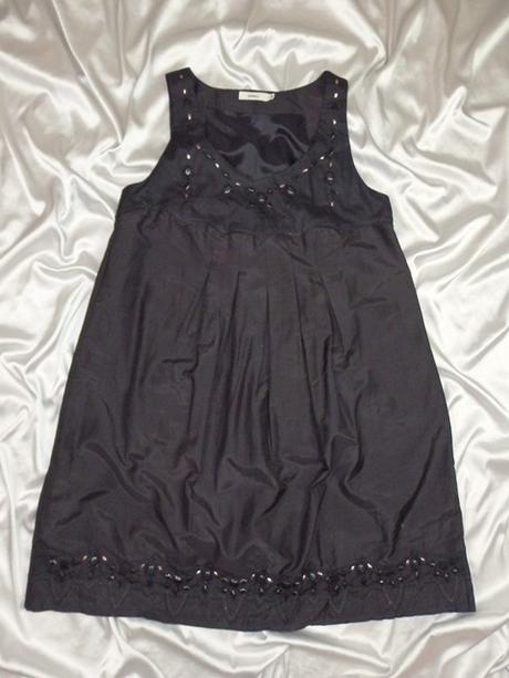 Luxusné čierne šaty, 36