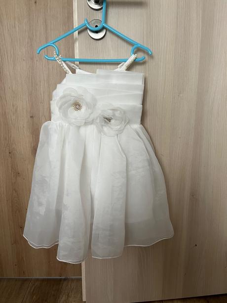 Príležitostne šaty pre dievča, 104