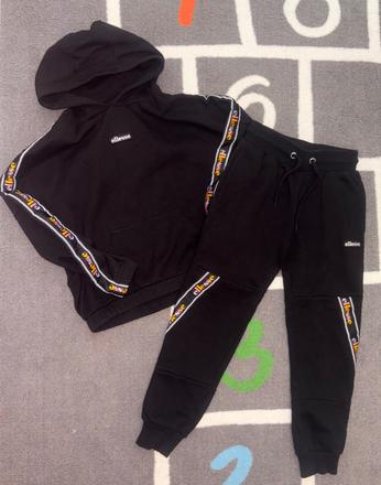 Tepláková súprava ellesse v.128/134..8rokov, 128