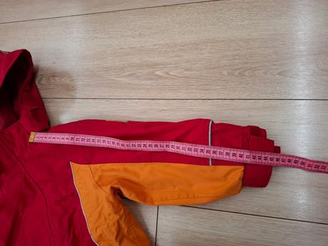 Bunda s mikinkou, 98