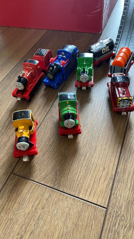 Vláčik tomáš - sada koľajníc, domčekov a vláčikov, 