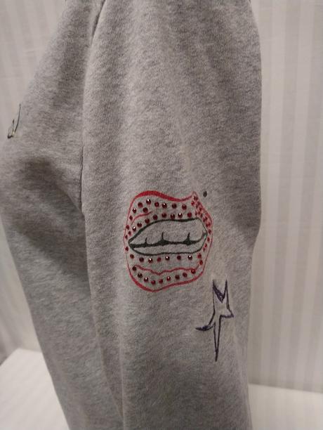 Sivá mikina s motívmi vpredu a na rukávoch, esprit, esprit,m