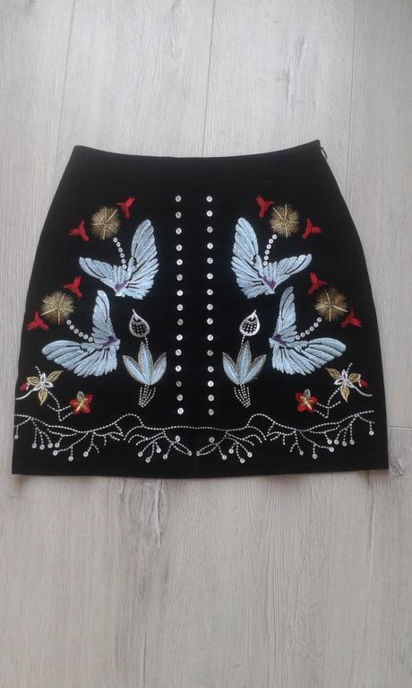 Nádherná vyšívaná sukňa, 36