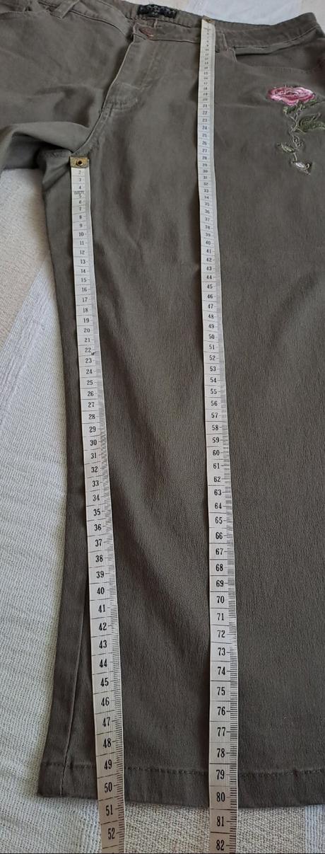 Dámske kraťasy s výšivkou, l