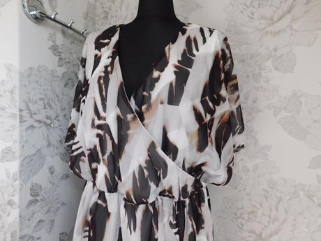 Pekne trendy elegantne šaty, atmosphere,44