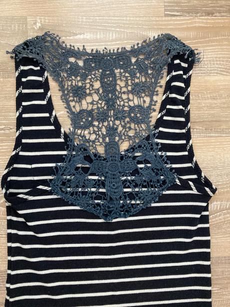 Krásne letné tielko/tričko s čipkou na chrbte, m