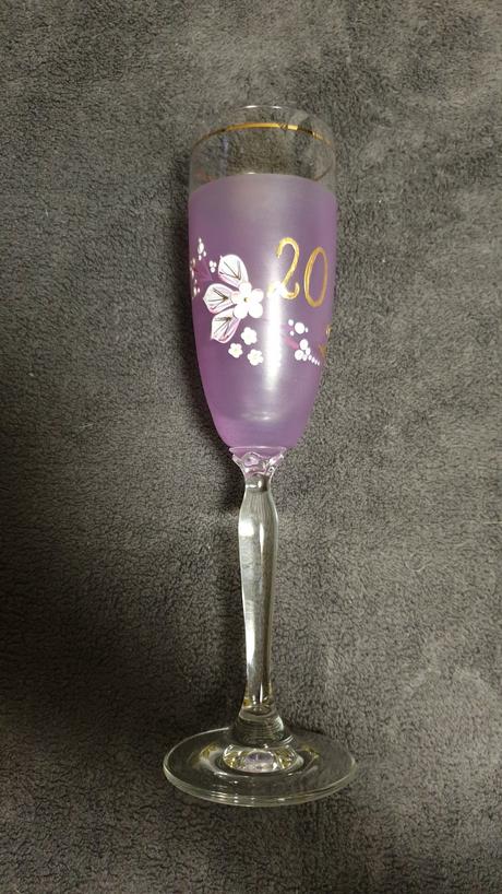 Ručne maľovaný pohár,