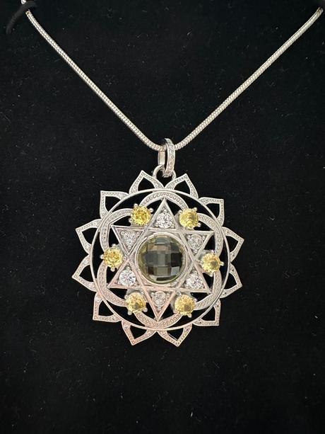 Prívesok so symbolom srdcovej čakry,