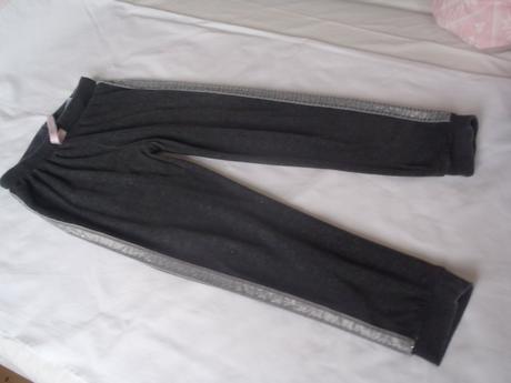 Šedé zamatové nohavice, 122