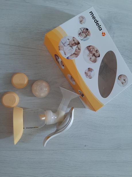 Rucna odsavacka materskeho mlieka medela, 