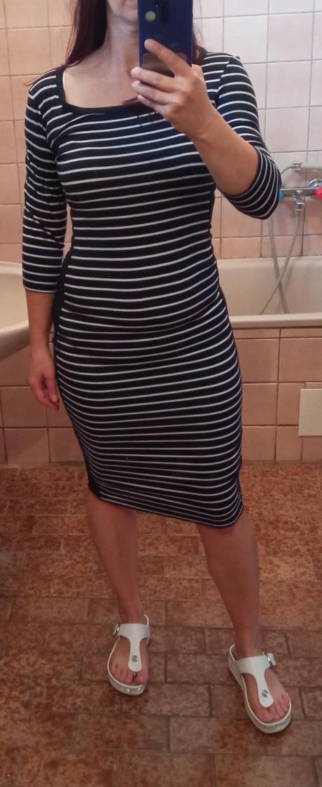 Pásikavé midi šaty so zoštíhľujúcim pasikom, m