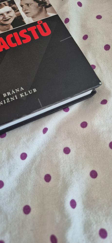 Knihy ženy nacistů 1 a 2, 