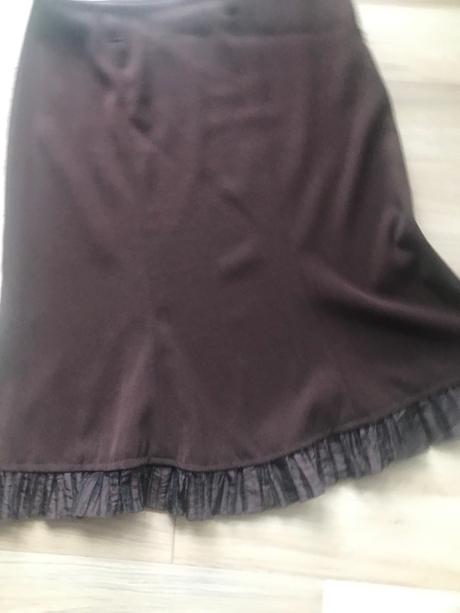 Elegantná hnedá sukna, 40