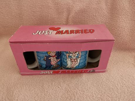 Šálky just married,