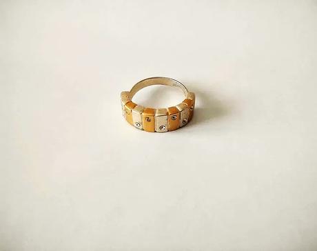 Dvojfarebný prsteň, 