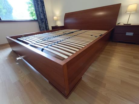Set manželská posteľ + komoda,