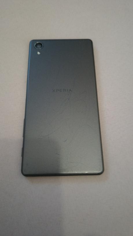 Maketa telefónu - sony xperia x, nokia