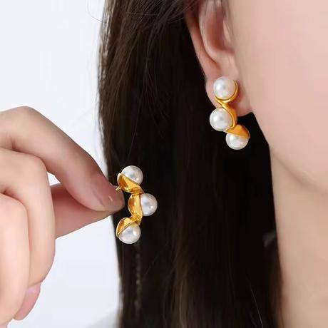 Náušnice s troma perličkami, 