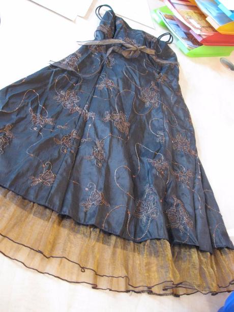 Hnedé šaty s výšivkou a flitrami + bolerko , 38, 38