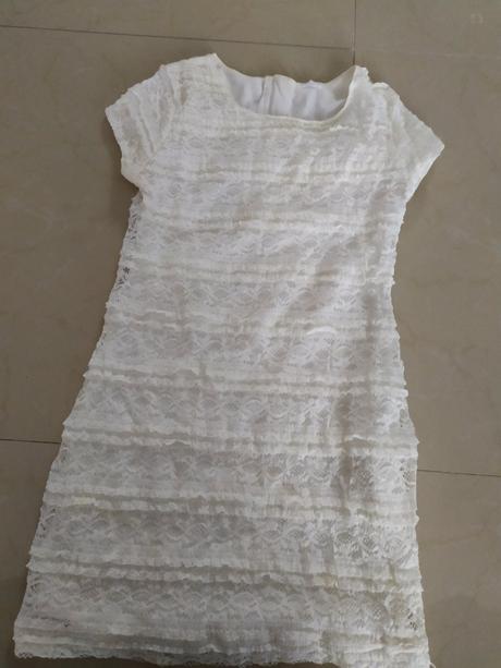 Čipkované šaty, 104