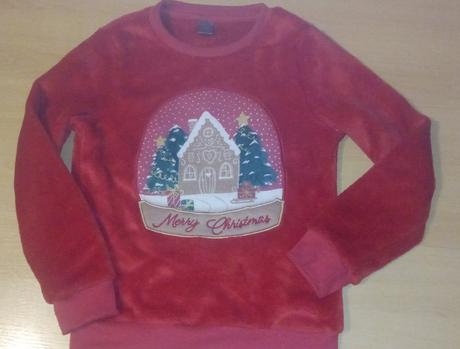 Vianočný červený svetrík, 134