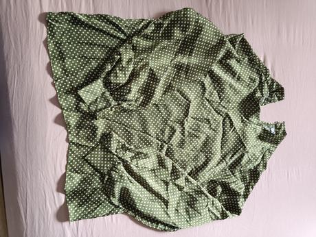 Bodkovaná zelená blúzka, 42