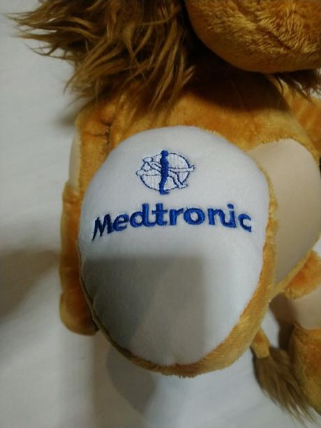 Plyšák lenny lev na nacvičovať infúznej súpravy, 