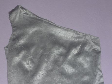 Spoločenské šatičky na jedno rameno, s