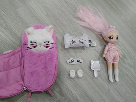 Bábika s doplnkami, 
